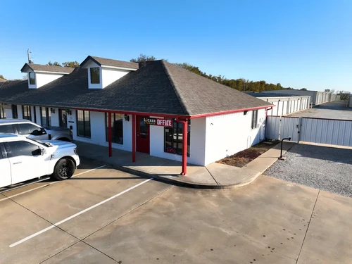 Locker Storage Claremore storage facility exterior view